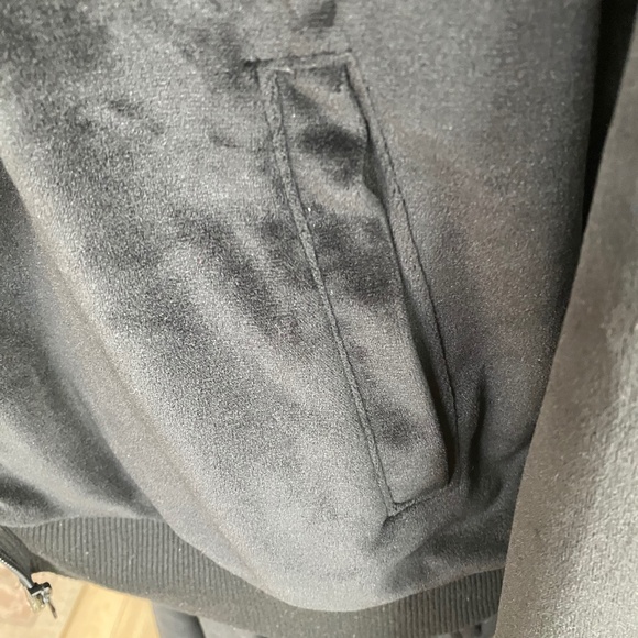 Black Velour Lounge Set - Medium - Picture 9 of 9